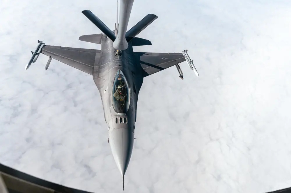 f-16 den ukraine co the qua it va qua tre de tao dot pha tren chien truong hinh anh 1