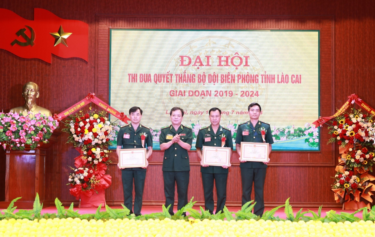 Dang uy bo chi huy bo doi bien phong lao cai ton vinh nhung tam guong tieu bieu hinh anh 2