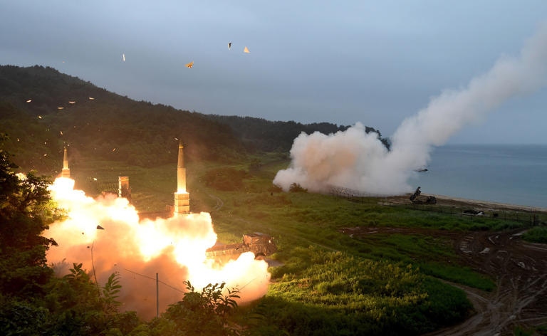 nga tuyen bo bat thop ten lua atacms, tim cach vo hieu hoa vu khi phuong tay hinh anh 1